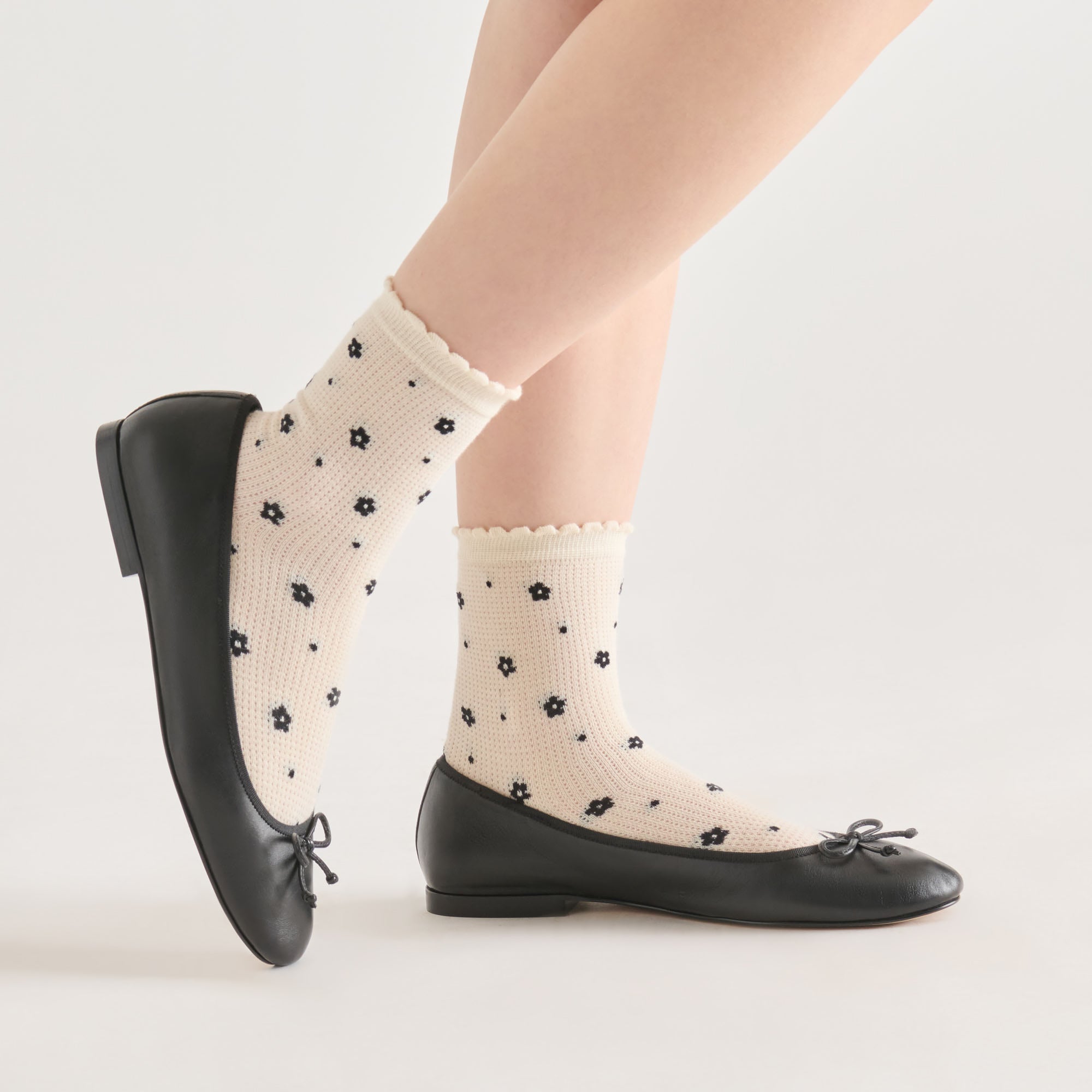 FLOWER MESH ANKLET SOCKS WHITE BLACK